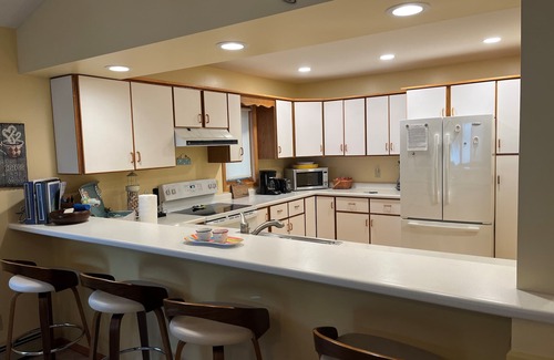 Traverse City Casa | South Lake Leelanau lakefront home, Kayaks/Bikes provided, Clean Sandy bottom