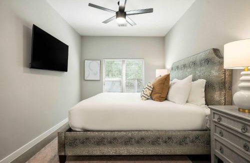 South Lamar Casa | South Lamar Retreat - Sauna, Plunge & Pickleball