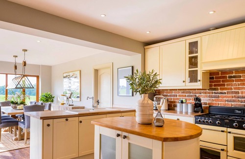 Henley Casa | South Lodge Luxury Accommodation