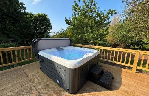Dunbar Casa | South Lodge with Hot Tub