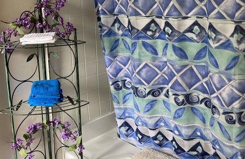 Lawndale Cabaña | South Mountain Cozy Cottage is six miles from South Mountain State Park