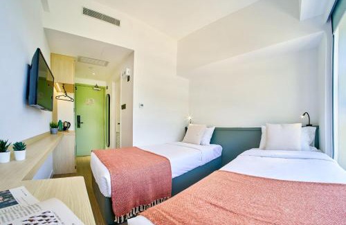 Tin Wan Hotel | South Nest