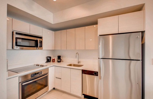Hallandale Beach Hotel | South Ocean Suites