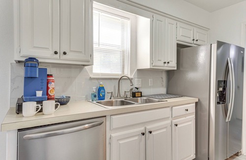 South Oklahoma City Casa | South OKC Home w/Hot Tub-Game Room: 18 Mi to OU!