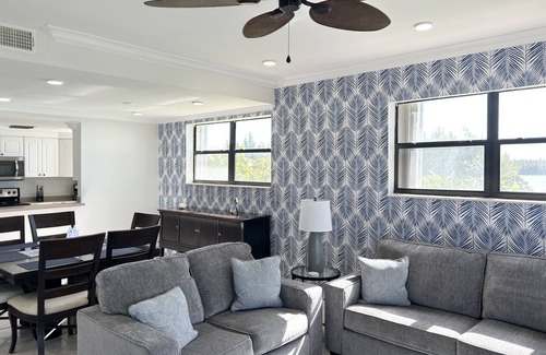Bahamas Terrace Condominio | South Pointe Villa - Luxurious 3BR Oceanfront Villa - Newly Renovated!