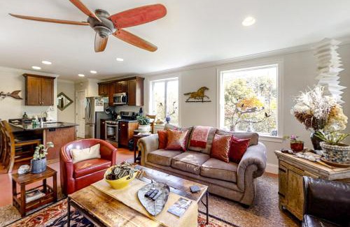 Pond Cove Casa | South Portland Cottage