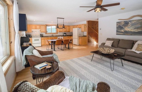 Herbster Casa | South Shore Chalet | Comfort and Fun By the Lake