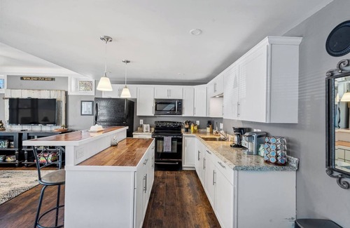 Northville Casa | South Shore Edgewater Chalet