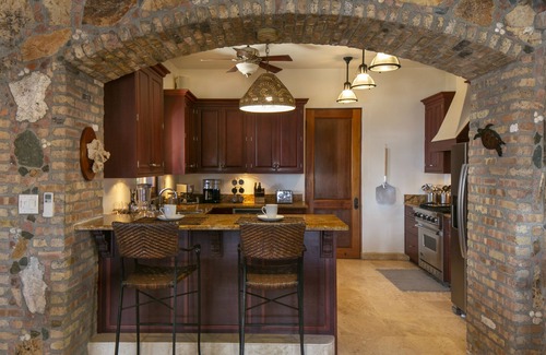 Skytop Casa | South Shore Villa - 4 bed- 4 1/2 bath. Amazing views, Upper Skytop Road!