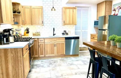 South Side Flats Casa | South Side Bicycle Home Sleeps 6