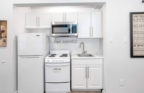 Oakford Park Condominio | South Tampa - Central Location - Efficiency Suite