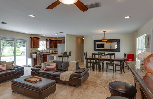 Sun Bay South Casa | South Tampa Pool and Cabana Home