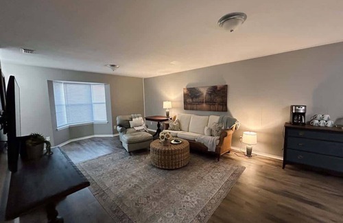 Tyler Casa | South Tyler Bungalow