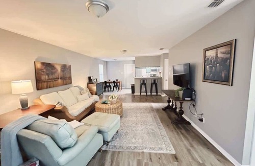 Tyler Casa | South Tyler Bungalow