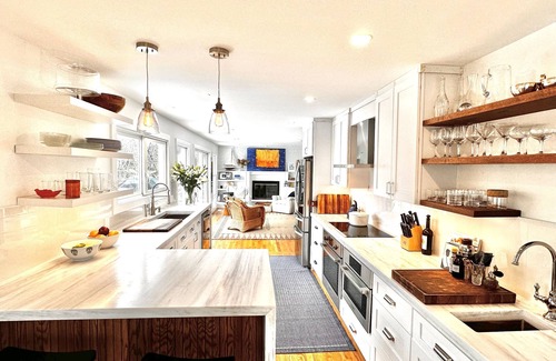 Tuckahoe Casa | Southampton Hilltop Oasis