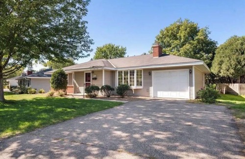 Edina Casa | Southdale Stinger! Modern 5+BR near it all