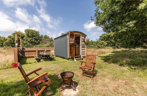 Trunch Cabina | Southdown Shepherd Hut | An adorable shepherds hut for two