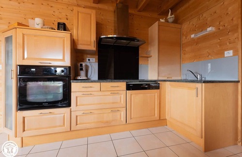 Besse-en-Chandesse Casa | Southern views - BESSE ET SAINT ANASTAISE