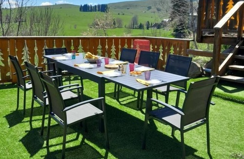 Besse-en-Chandesse Casa | Southern views - BESSE ET SAINT ANASTAISE