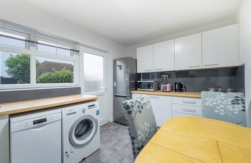 Westcliff-on-Sea Casa | Southend Retreat KING SUITE luxury stay with parking