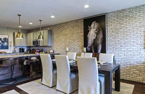 Katie Hill Neighborhood Casa | Southern Belle: Skyline Views | 5min to Broadway