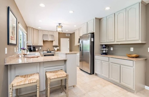 Southside Casa | Southern Breeze - Renovated Mid-Century Oasis Near Intracoastal