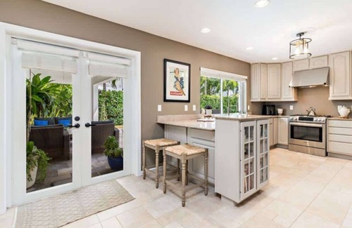 Southside Casa | Southern Breeze - Renovated Mid-Century Oasis Near Intracoastal