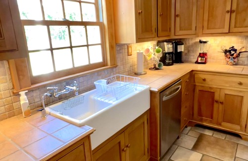 Laurel Casa | Southern Charm 1 - 5 minutes to downtown Laurel. SUMMER SALE!!