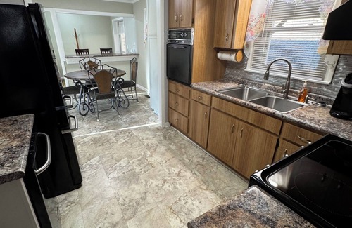 Burnsville Casa | Southern Charm Retreat! WiFi, Grill, Downtown Burnsville! Walk to everything!
