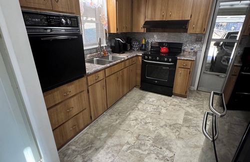 Burnsville Casa | Southern Charm Retreat! WiFi, Grill, Downtown Burnsville! Walk to everything!