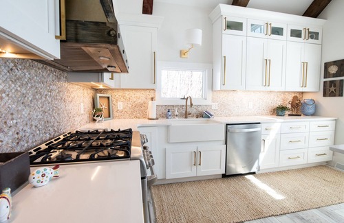 Moneta Casa | Southern Charm SML - DREAM house! 3 minutes from Bridgewater Plaza.