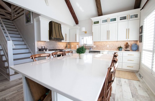 Moneta Casa | Southern Charm SML - DREAM house! 3 minutes from Bridgewater Plaza.