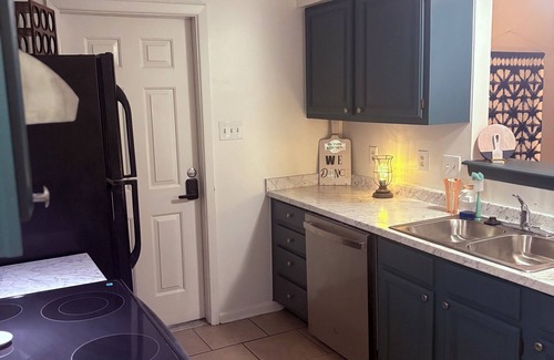 Texarkana Casa | Southern Comfort – 2BR/2BA Family & Pet Friendly Charm w/Parking
