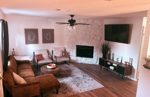 Texarkana Casa | Southern Comfort – 2BR/2BA Family & Pet Friendly Charm w/Parking