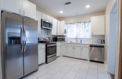 Fondren Casa | Southern Home Near MS Medical Center Fondren & Veterans Stadium 3-Bedroom Home