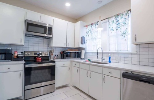 Fondren Casa | Southern Home Near MS Medical Center Fondren & Veterans Stadium 3-Bedroom Home