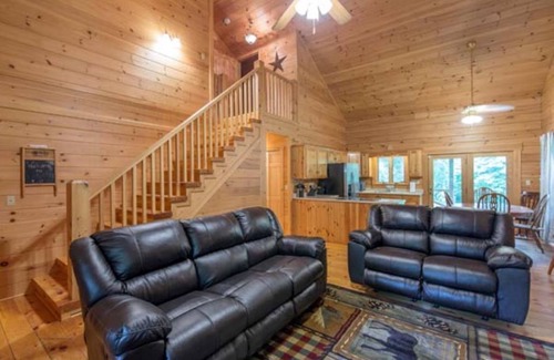 McArthur Cabina | Southern Comfort Cabin- 8 Guests, 3 BR, 2.5 BA, Hot Tub, WiFi- Hocking Hills