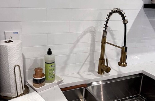 Monte Vista Casa | Southern Comfort Cottage-Walk to Trinity Univ!