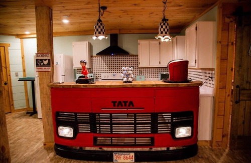 Scottsboro Casa | Southern Comfort Retreat with a private hot tub!