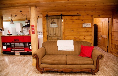 Scottsboro Casa | Southern Comfort Retreat with a private hot tub!