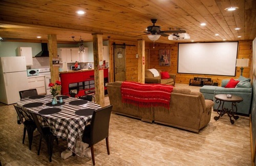 Scottsboro Casa | Southern Comfort Retreat with a private hot tub!