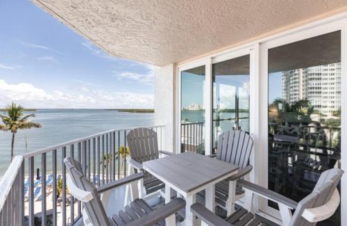 Fort Myers Beach Apartamento | Southern Comfort - Updated Waterfront Condo