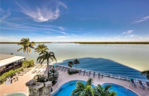 Fort Myers Beach Apartamento | Southern Comfort - Updated Waterfront Condo