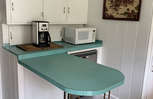 Laurel Casa | Southern cottage close to downtown with shopping and restaurants