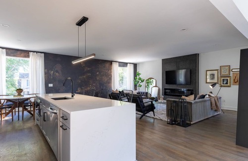 McFerrin Park Casa | SOUTHERN ELEGANCE - PRIVATE ROOFTOP DECK - EAST NASHVILLE