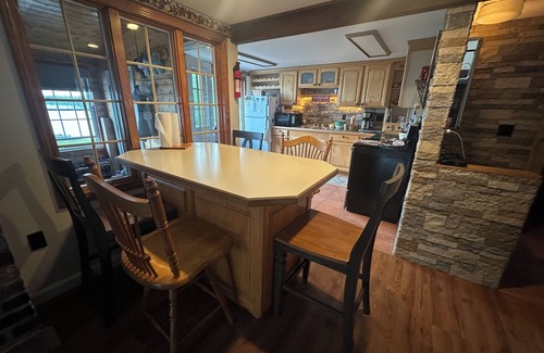 Sheridan Cabina | Southern Exposure Lakefront Retreat Hunting Zone 6 - 100 ft from ScoPan Lake
