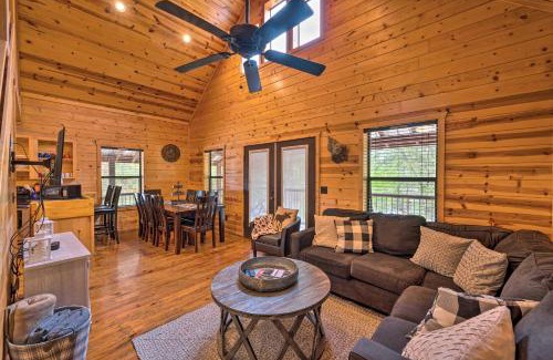 Broken Bow Casa | Southern Hills Cabin Near Beavers Bend State Park!