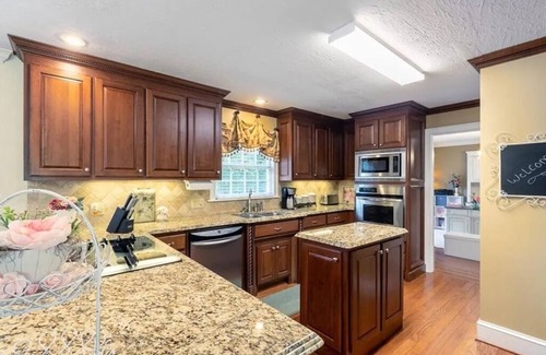 Gainesville Casa | Southern home and fishing lake