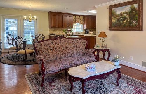 Gainesville Casa | Southern home and fishing lake