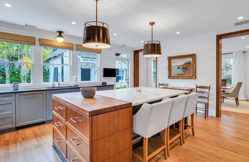 Midtown Casa | Southern Luxury in Highly Sought Out Ardsley Park by Lucky Savannah